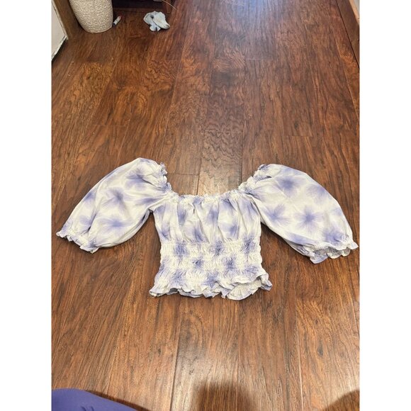 Levis Off-Shoulder Crop Smocked Blouse With Puff Sleeves In Purple Palm Print S - Picture 2 of 4